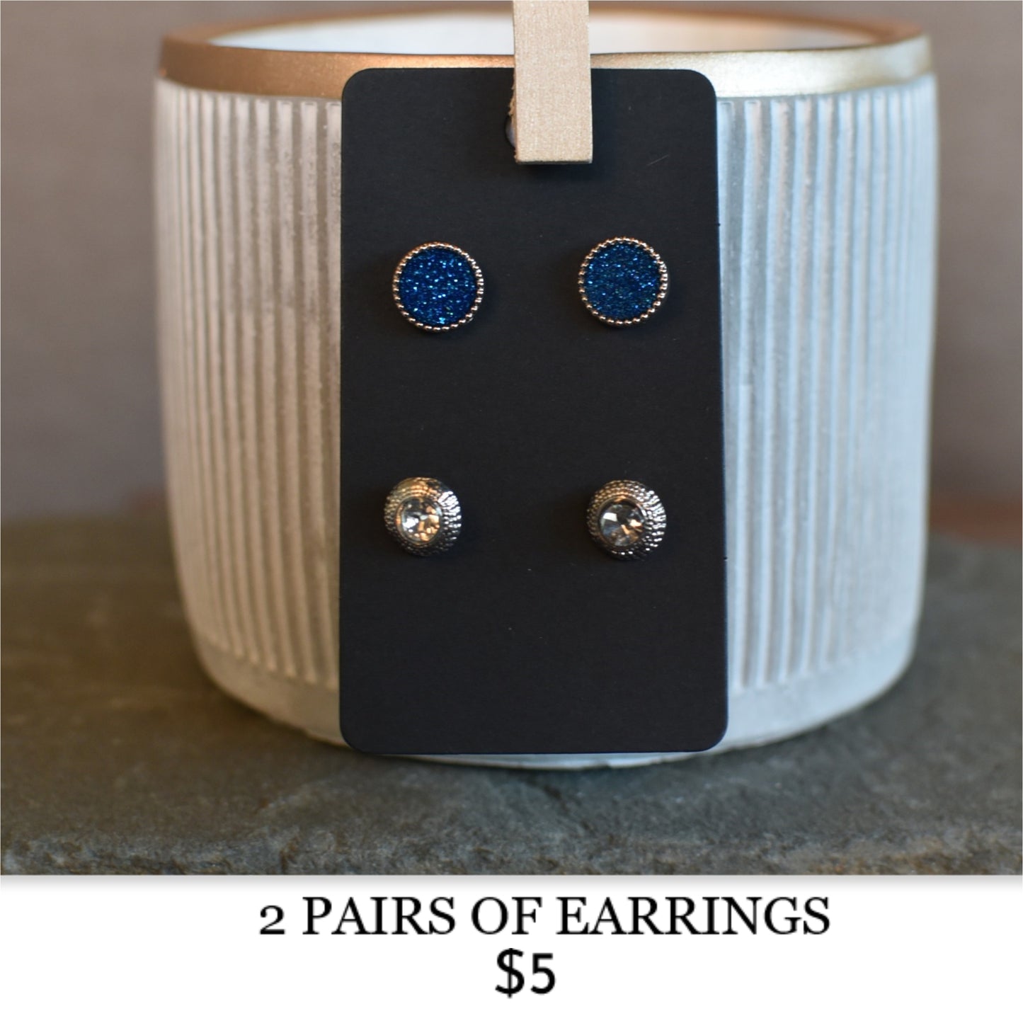 2 PAIRS OF EARRINGS